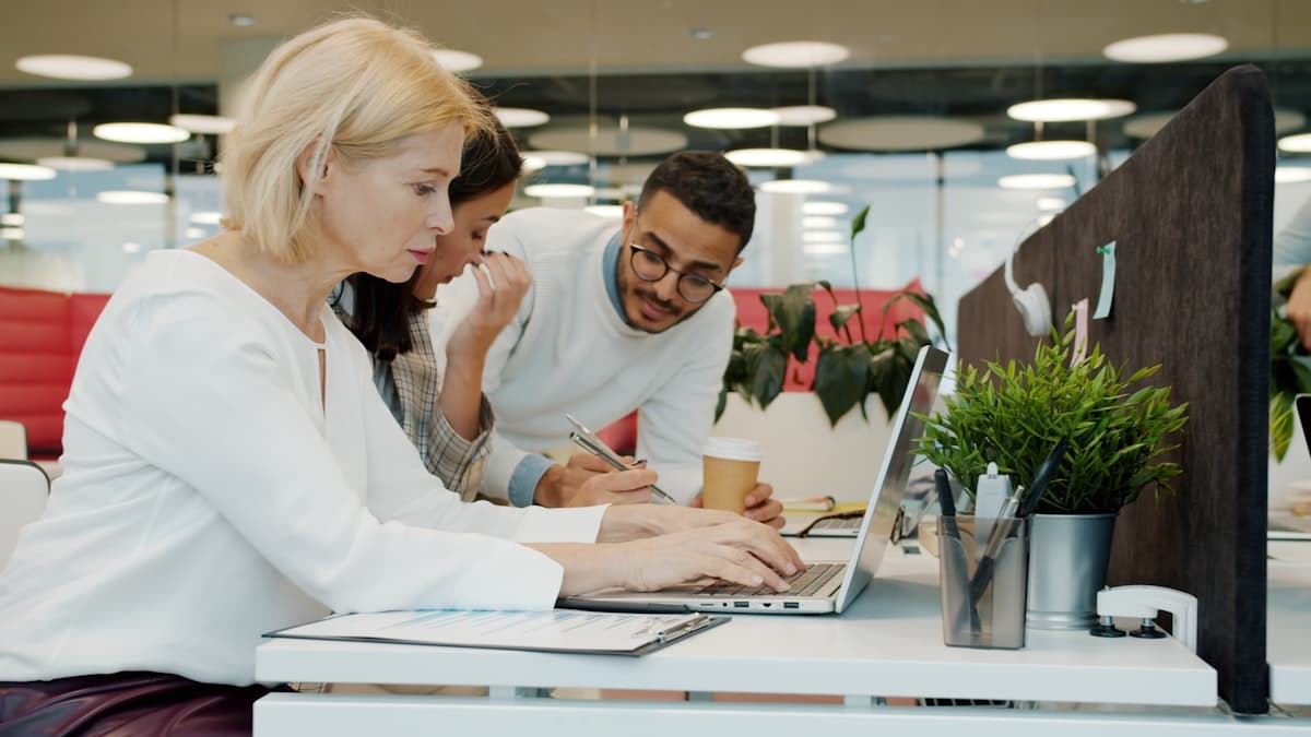 How a B2B SaaS Company Slashed LinkedIn CPL 33% with AI-Personalized Creatives